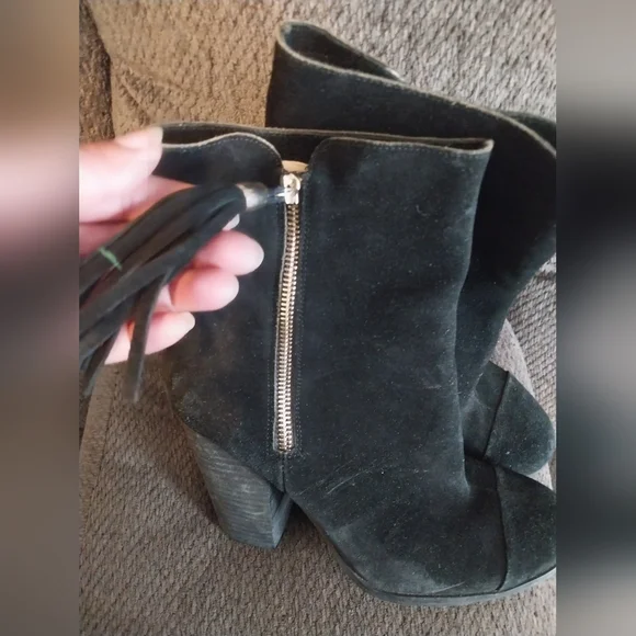 Stylish Black Suede Ankle Boots - Picture 3 of 4